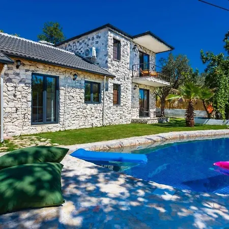 Uezuemlue 2 Bedroom Secluded With Private Pool Hot Tub