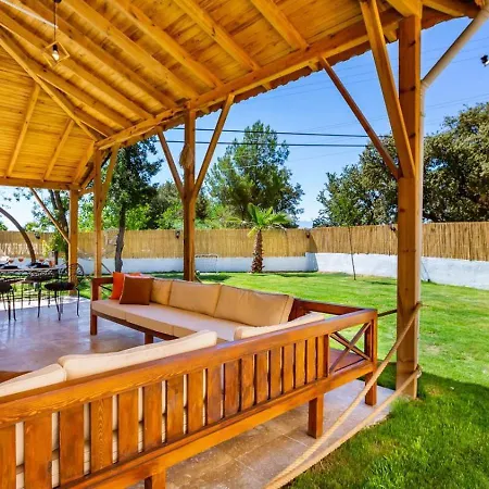 Uezuemlue 2 Bedroom Secluded With Private Pool Hot Tub