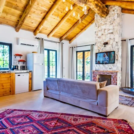 Uezuemlue 2 Bedroom Secluded With Private Pool Hot Tub