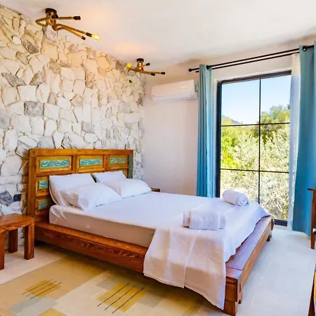 Uezuemlue 2 Bedroom Secluded With Private Pool Hot Tub