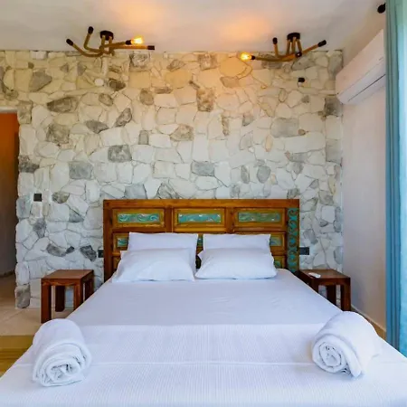 Uezuemlue 2 Bedroom Secluded With Private Pool Hot Tub