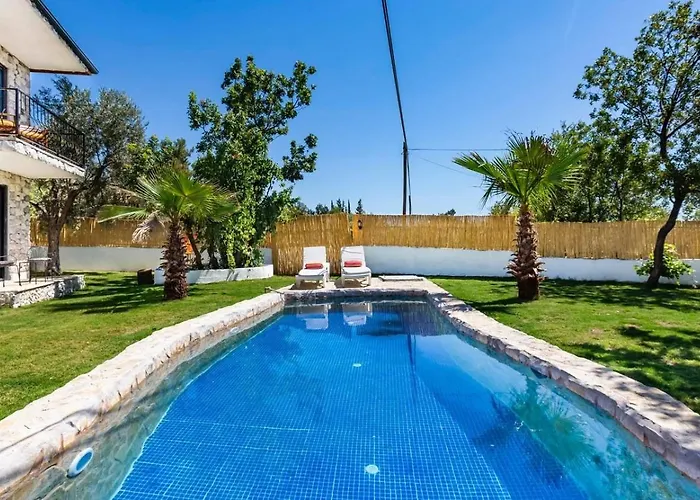Vilă Uezuemlue 2 Bedroom Secluded With Private Pool Hot Tub