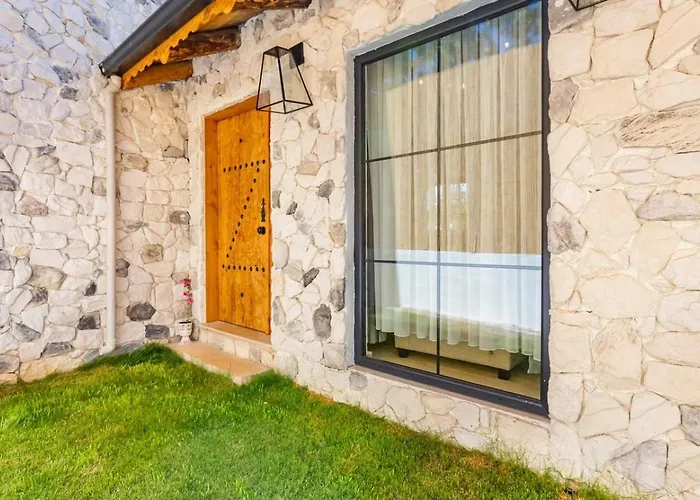 Vilă Uezuemlue 2 Bedroom Secluded With Private Pool Hot Tub