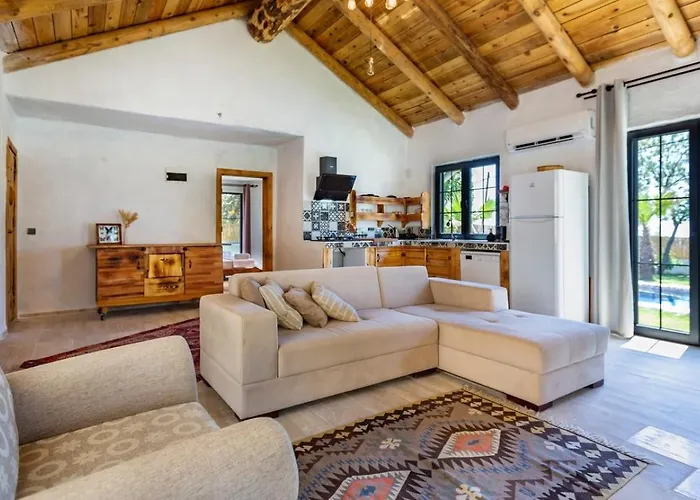 Vilă Uezuemlue 2 Bedroom Secluded With Private Pool Hot Tub