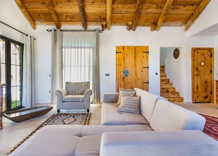 Vilă Uezuemlue 2 Bedroom Secluded With Private Pool Hot Tub