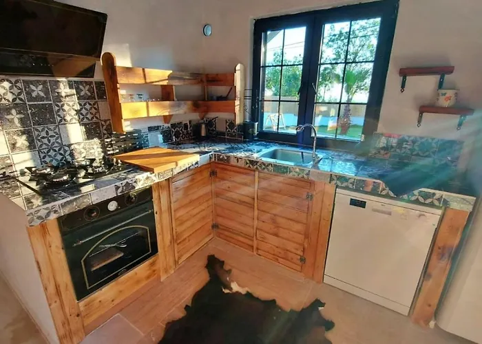 Uezuemlue 2 Bedroom Secluded With Private Pool Hot Tub