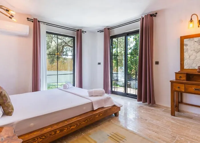 Vilă Uezuemlue 2 Bedroom Secluded With Private Pool Hot Tub *