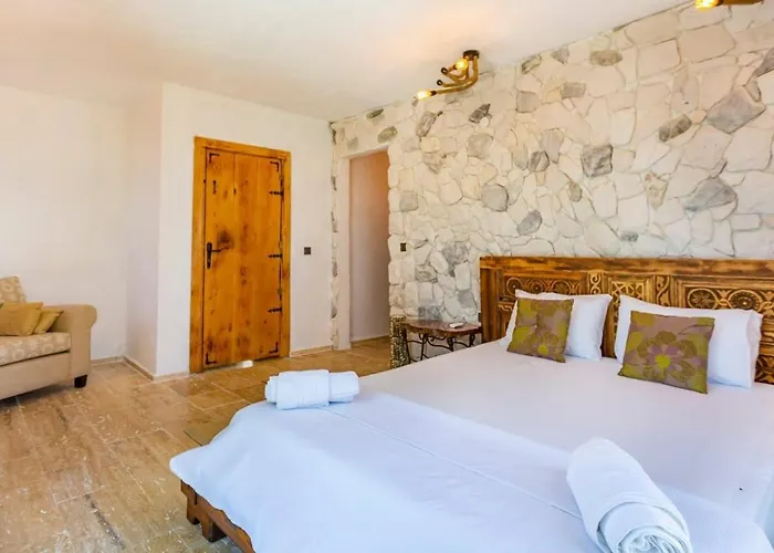 Uezuemlue 2 Bedroom Secluded With Private Pool Hot Tub *