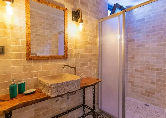Uezuemlue 2 Bedroom Secluded With Private Pool Hot Tub Vilă