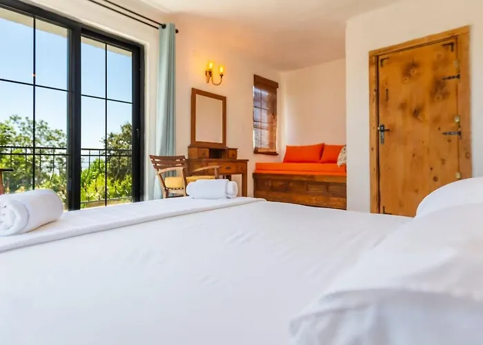 Uezuemlue 2 Bedroom Secluded With Private Pool Hot Tub
