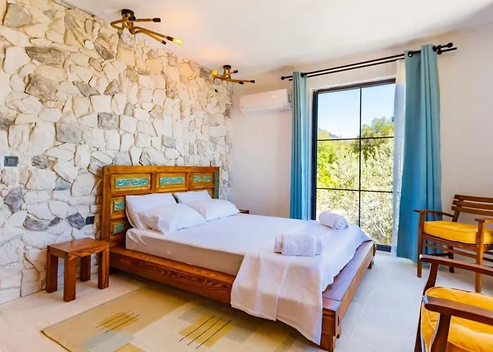 Uezuemlue 2 Bedroom Secluded With Private Pool Hot Tub