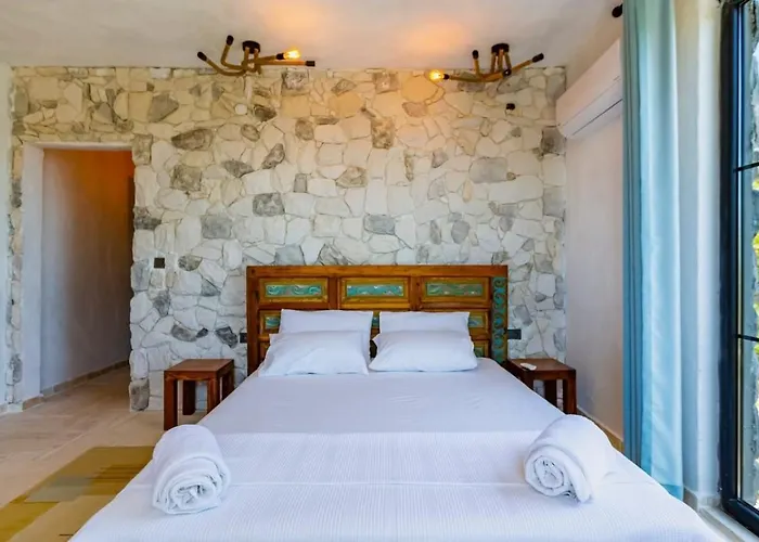 Uezuemlue 2 Bedroom Secluded With Private Pool Hot Tub