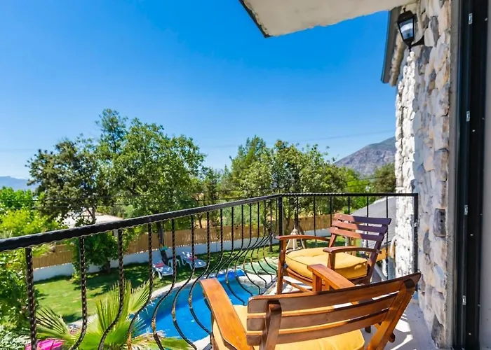 Uezuemlue 2 Bedroom Secluded With Private Pool Hot Tub Vilă