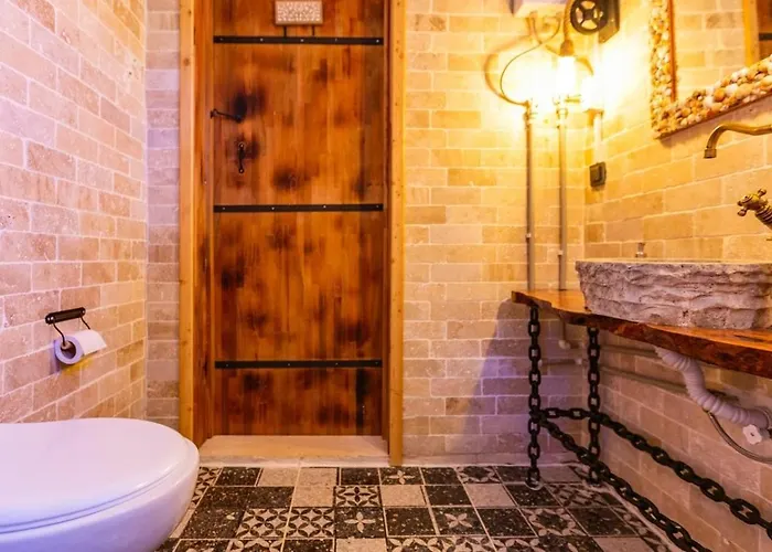 Uezuemlue 2 Bedroom Secluded With Private Pool Hot Tub