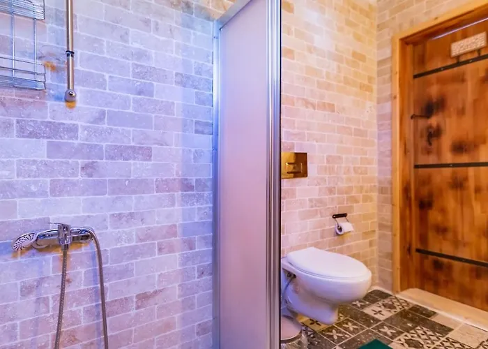 Vilă Uezuemlue 2 Bedroom Secluded With Private Pool Hot Tub