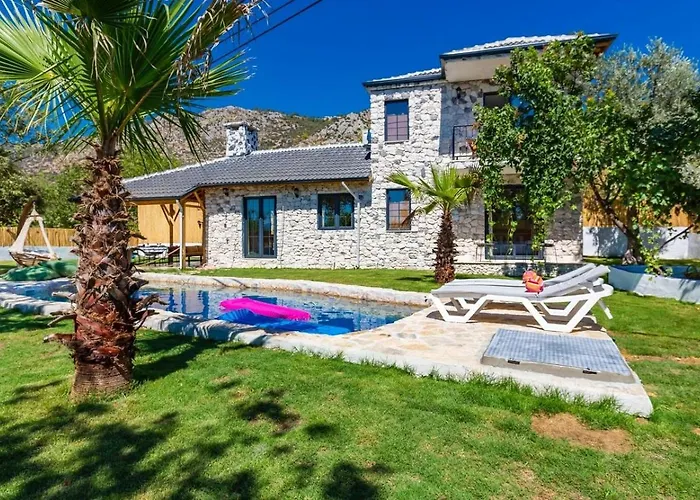 Uezuemlue 2 Bedroom Secluded With Private Pool Hot Tub *