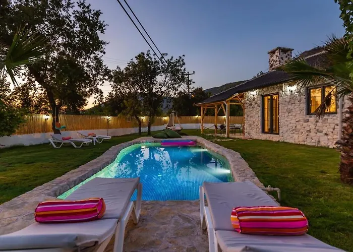 Uezuemlue 2 Bedroom Secluded With Private Pool Hot Tub