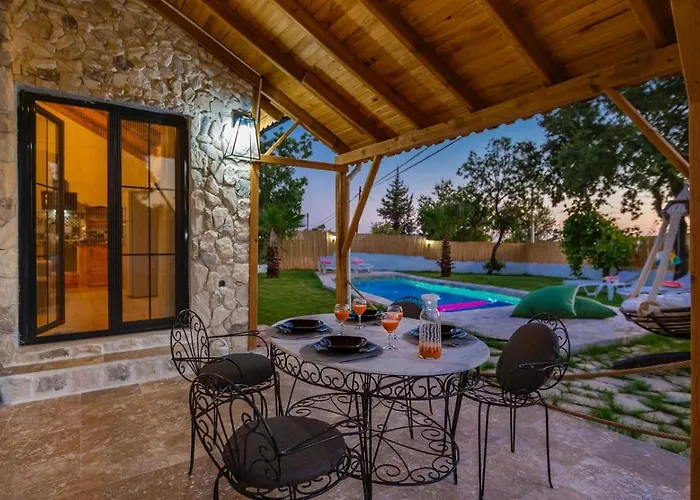 Uezuemlue 2 Bedroom Secluded With Private Pool Hot Tub
