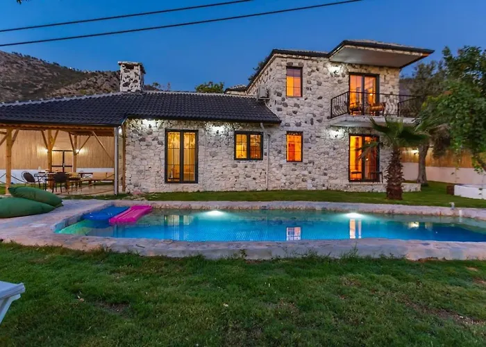 Uezuemlue 2 Bedroom Secluded With Private Pool Hot Tub *