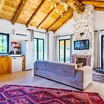 Uezuemlue 2 Bedroom Secluded With Private Pool Hot Tub