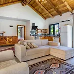 Villa Uezuemlue 2 Bedroom Secluded With Private Pool Hot Tub