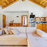 Uezuemlue 2 Bedroom Secluded With Private Pool Hot Tub Villa