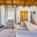 Villa Uezuemlue 2 Bedroom Secluded With Private Pool Hot Tub