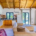 Uezuemlue 2 Bedroom Secluded With Private Pool Hot Tub Villa *