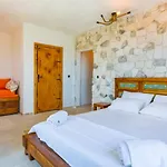 Villa Uezuemlue 2 Bedroom Secluded With Private Pool Hot Tub *