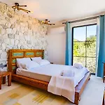 Uezuemlue 2 Bedroom Secluded With Private Pool Hot Tub
