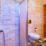 Villa Uezuemlue 2 Bedroom Secluded With Private Pool Hot Tub