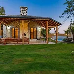 Uezuemlue 2 Bedroom Secluded With Private Pool Hot Tub Villa