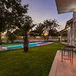 Villa Uezuemlue 2 Bedroom Secluded With Private Pool Hot Tub