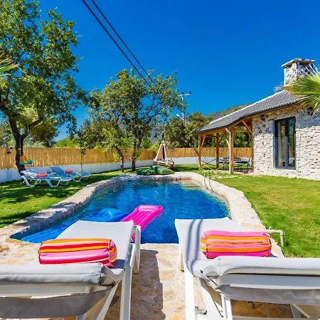 Uezuemlue 2 Bedroom Secluded With Private Pool Hot Tub