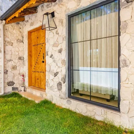 فيلة Uezuemlue 2 Bedroom Secluded With Private Pool Hot Tub