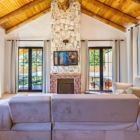فيلة Uezuemlue 2 Bedroom Secluded With Private Pool Hot Tub *