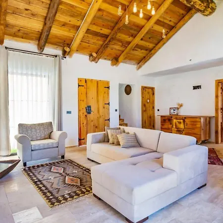Villa Uezuemlue 2 Bedroom Secluded With Private Pool Hot Tub *