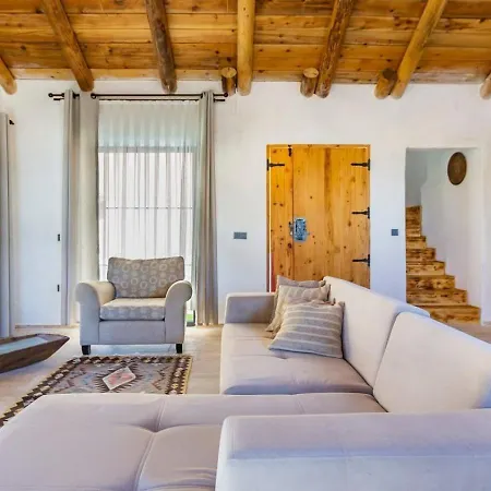 فيلة Uezuemlue 2 Bedroom Secluded With Private Pool Hot Tub
