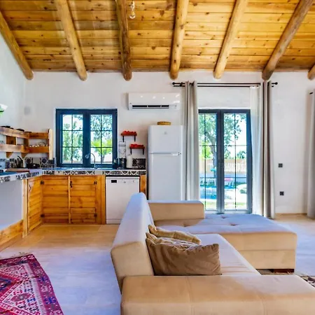 Uezuemlue 2 Bedroom Secluded With Private Pool Hot Tub Villa *