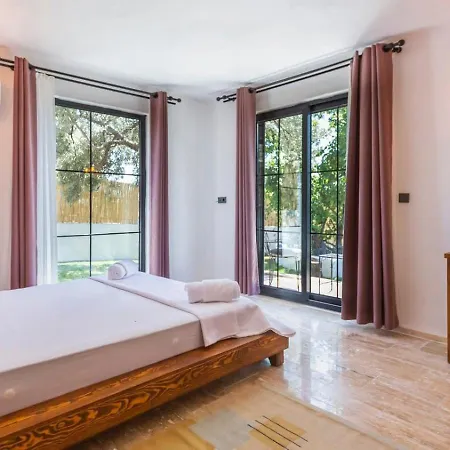Villa Uezuemlue 2 Bedroom Secluded With Private Pool Hot Tub *