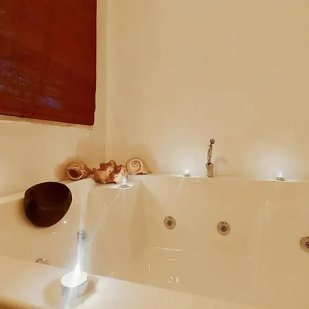 Villa Uezuemlue 2 Bedroom Secluded With Private Pool Hot Tub *