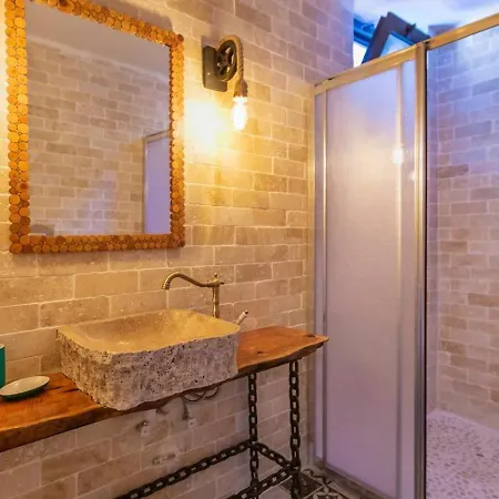 Uezuemlue 2 Bedroom Secluded With Private Pool Hot Tub فيلة