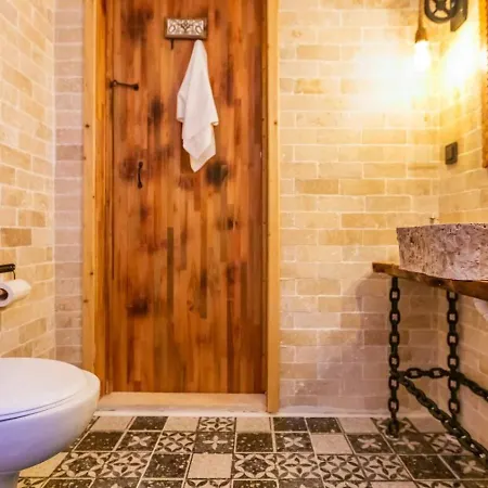 Uezuemlue 2 Bedroom Secluded With Private Pool Hot Tub *