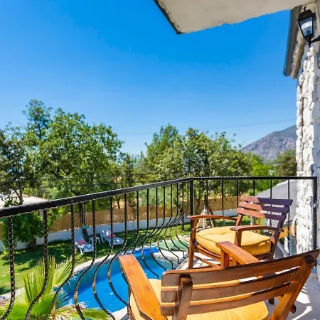 Uezuemlue 2 Bedroom Secluded With Private Pool Hot Tub فيلة