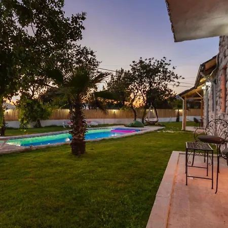 Villa Uezuemlue 2 Bedroom Secluded With Private Pool Hot Tub