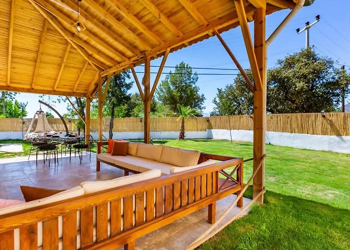 Uezuemlue 2 Bedroom Secluded With Private Pool Hot Tub