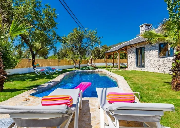 Uezuemlue 2 Bedroom Secluded With Private Pool Hot Tub