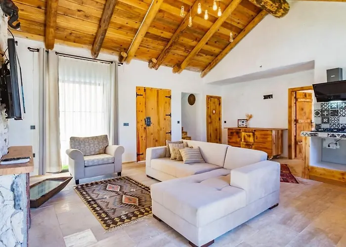 别墅 Uezuemlue 2 Bedroom Secluded With Private Pool Hot Tub *
