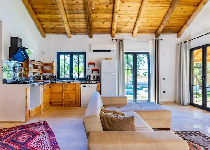 Uezuemlue 2 Bedroom Secluded With Private Pool Hot Tub 别墅 *