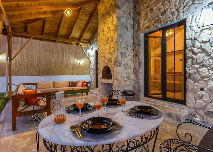 别墅 Uezuemlue 2 Bedroom Secluded With Private Pool Hot Tub